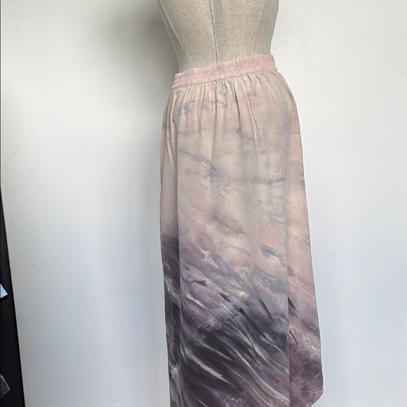 Elegant Gradient Skirt - Picture 5 of 9